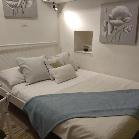 Tiny Studio In City Center Stone House Split Buitenkant foto