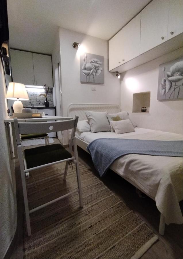 Tiny Studio In City Center Stone House Split Buitenkant foto
