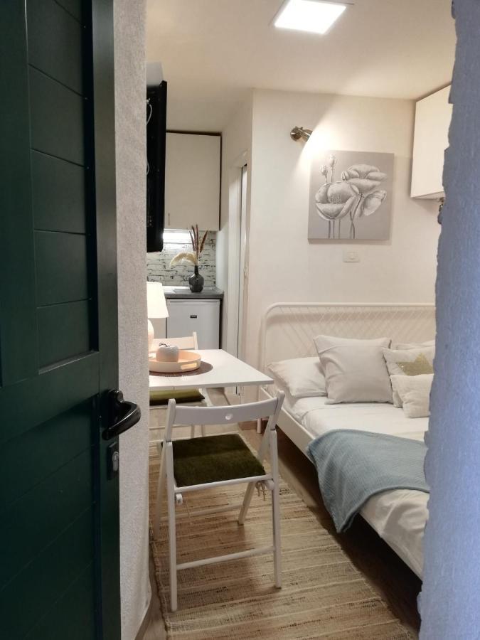 Tiny Studio In City Center Stone House Split Buitenkant foto