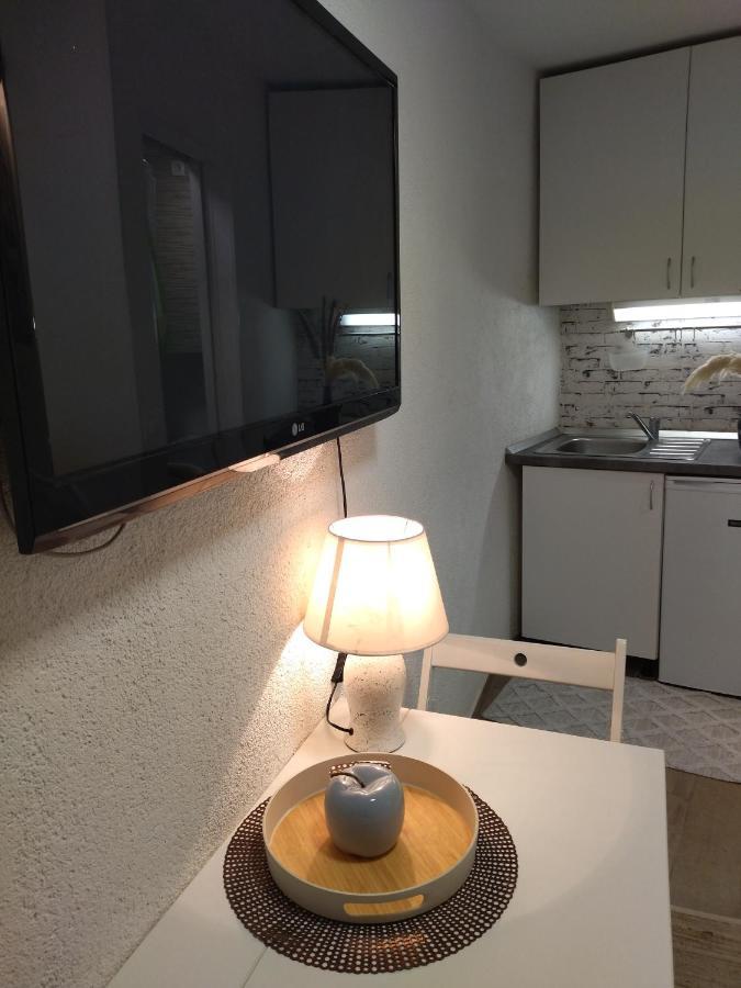Tiny Studio In City Center Stone House Split Buitenkant foto