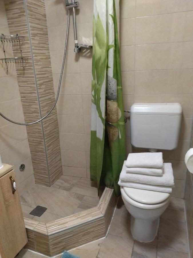 Tiny Studio In City Center Stone House Split Buitenkant foto
